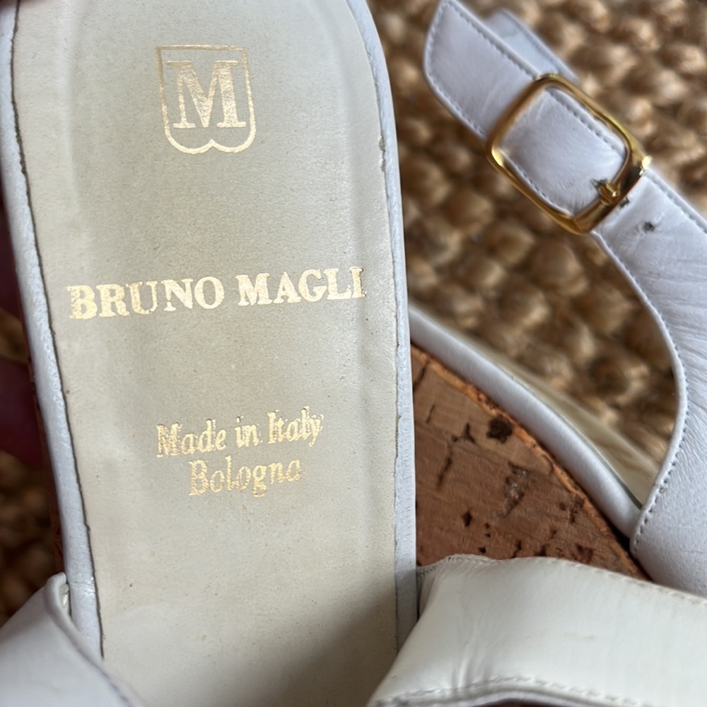 Vintage Bruno Magli white leather slingback heels with cork soles, size 6.5 C - Picture 5 of 11